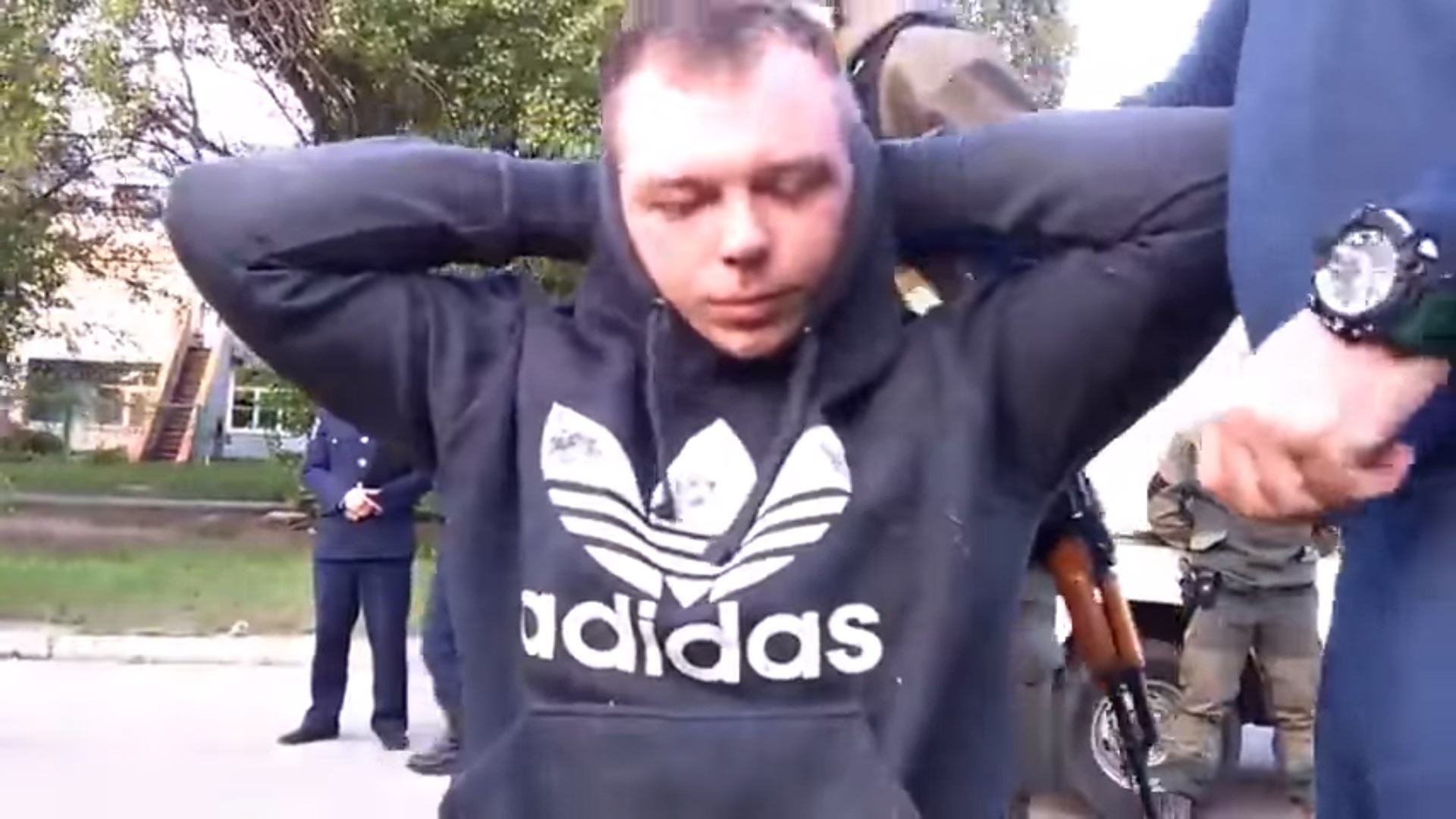 В Днепропетровске задержали торговца оружием - нового полицейского ещё и с "белым порошком" (ВИДЕО)