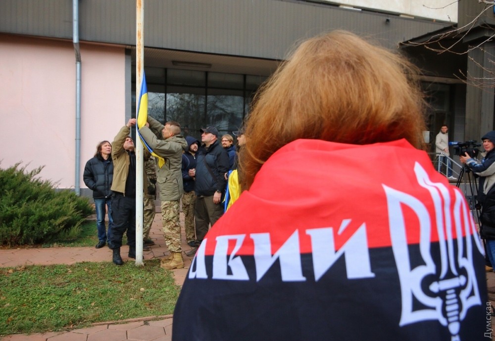 "Правый сектор" в Одесском суде устроил массовое побоище (ВИДЕО)