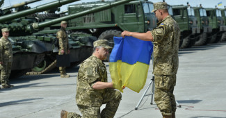 Стало известно сколько украинцев согласилось пойти служить на контракт в ВСУ