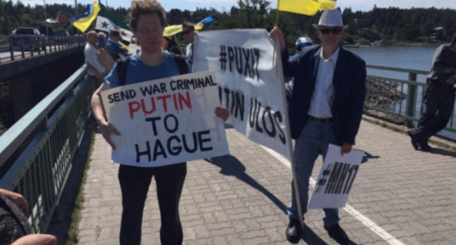 Путина в Финляндии "радужно" встретили с плакатами и скандированием "Путин ху*ло!" (ФОТО)