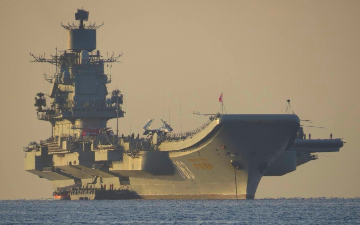 СРОЧНО! Ещё один российский истребитель сел мимо авианосца "Адмирал Кузнецов" и задел корабль который теперь тонет