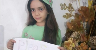 "Пожалуйста, Асад и Путин, прекратите бомбить!" - сирийская девочка стала всемирно известной за пару часов, как её дом разбомбила путинская авиация (ФОТО)