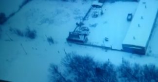 Военный корреспондент выложил видео, как ДРГ боевиков пытается взять штурмом позиции ВСУ в Новолуганске (ВИДЕО С ДРОНА)