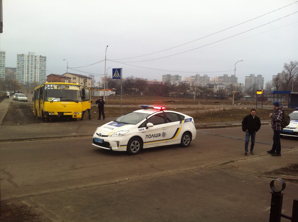 ВНИМАНИЕ вооружен и опасен! Полиция опубликовала фоторобот киевского стрелка, который угнал маршрутку и ранил людей (ВИДЕО ПОГОНИ)