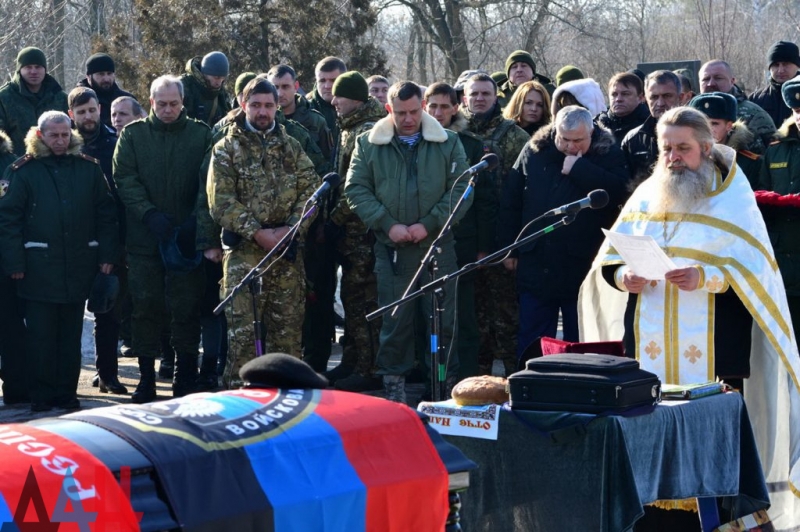 В Донецке на могиле Захарченка странные резкие изменения: интернет взорвался комментариями и догадками (ФОТО)