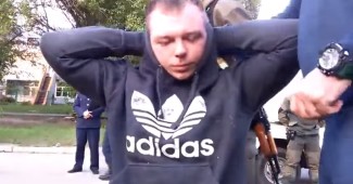 В Днепропетровске задержали торговца оружием - нового полицейского ещё и с "белым порошком" (ВИДЕО)