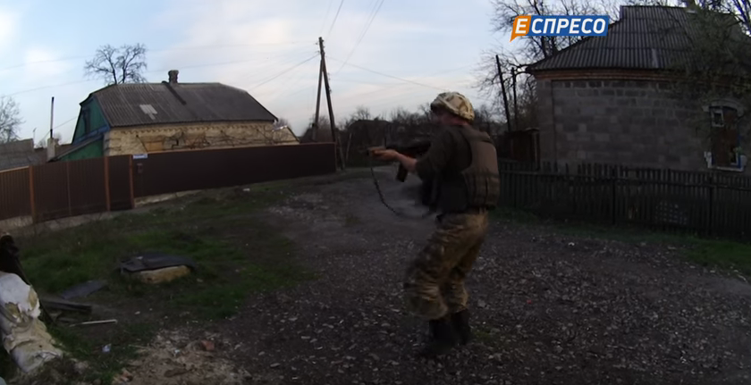 Силы АТО выложили кадры ожесточенного боя с боевиками в Марьинке (ВИДЕО)