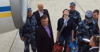 Геращенко рассказала о сложной операции освобождения Савченка, которая едва не сорвалась (ФОТО ПЕРЕДАЧИ САВЧЕНКО)