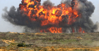 На границе с Казахстаном взорвался и пылает склад боеприпасов ВС РФ - уже несколько десятков погибших (ВИДЕО)
