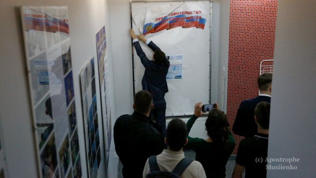 Радикальное настроенные Свободовцы разгромили офис "Россотрудничество" в Киеве (ФОТО + ВИДЕО)