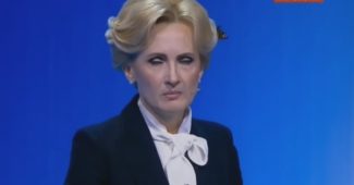 Угар интернета! Во время дебатов на России, представительницу от партии Путина атаковали насекомые (ВИДЕО)