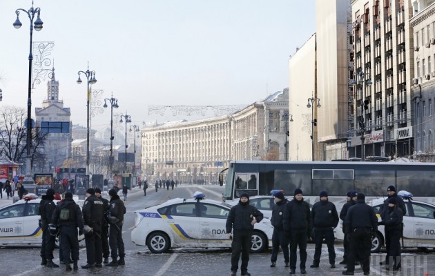 Майдан и бомбы! Киев перекрыт - в Мариинском парке ищут бомбу (ВИДЕО)