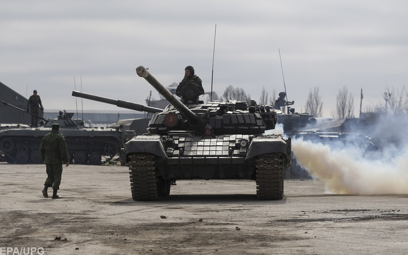 epa06663574 Pro-Russian rebels prepare military hardware for a parade to mark 'Victory Day' near of Luhansk, Ukraine, 12 April 2018. The inhabitants of the self-proclaimed Luhansk and Donetsk People's Republics will mark the 73nd anniversary of the then Soviet Red Army's victory over Nazi-Germany in WWII on 09 May 2018.  EPA-EFE/ALEXANDER ERMOCHENKO