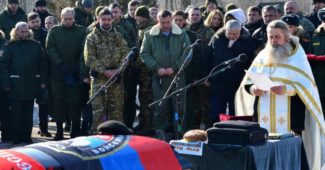 В Донецке на могиле Захарченка странные резкие изменения: интернет взорвался комментариями и догадками (ФОТО)